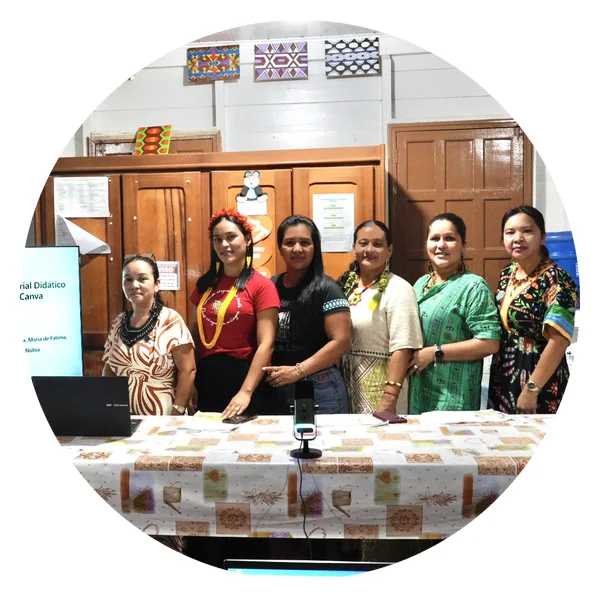Puyanawa teachers present their teaching materials project made with Canva