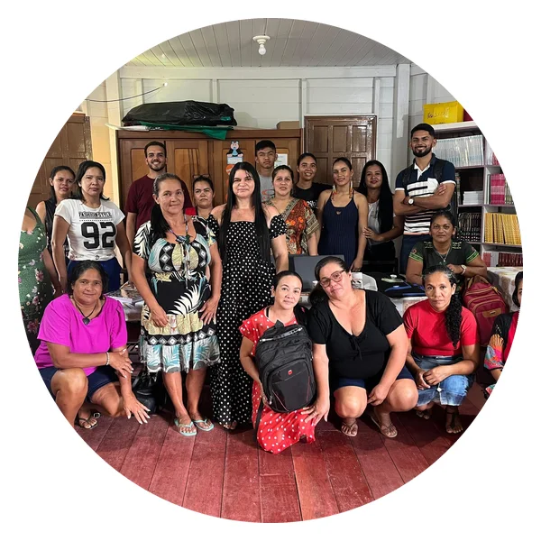 Teaching staff of Escola Ixubãy Rabuī Puyanawa in the staff room