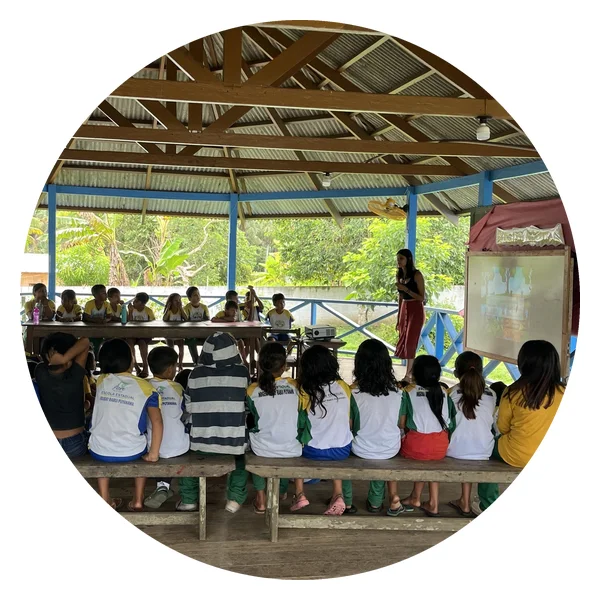 Sustainability workshop with pupils at Escola Ixubãy Rabuī Puyanawa