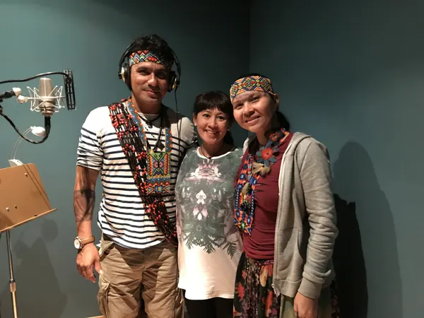 Puwe, Lidia Amaya y Vari en la cabina de grabación