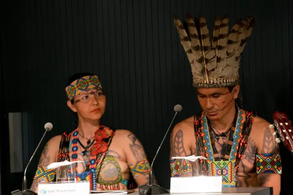 Vari y Puwe Puyanawa durante la presentación del disco